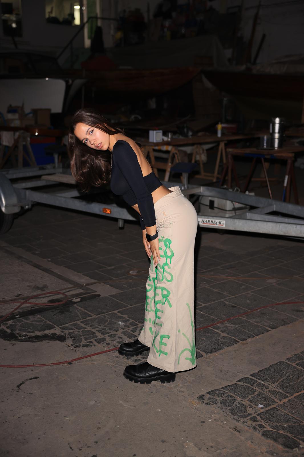 Jeans "THE GRASS IS GREENER BECAUSE IS FAKE"