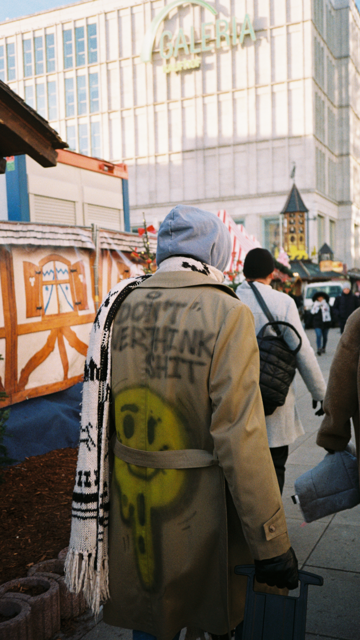 Trenchcoat "DON‘T OVERTHINK SHIT"