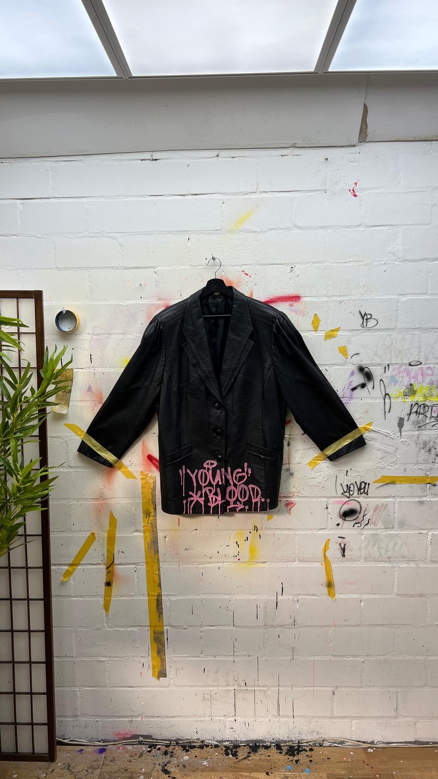 Schwarzer Ledermantel "WE ALL BAD IN SOMEONE'S STORY"